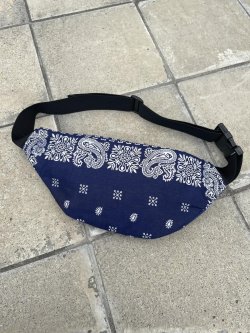 画像2: BANDANA REMAKE PAISLEY FANNY PACK FROM US MADE BANDANA NAVY