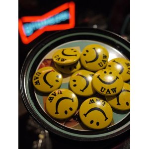 画像: UNITED AUTO WORKERS VTG SMILEY PINBACK