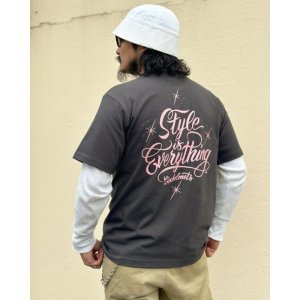 画像: SIXHELMETS“STYLE IS EVERYTHING”T-SHIRT WHITE DRAWN BY GRIMB