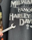 画像6: VINTAGE 80s HARLEY DAVIDSON “I KNOW WHAT MADE MILWAUKEE FAMOUS T-SHIRT XL