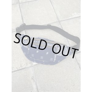 画像: BANDANA REMAKE PAISLEY FANNY PACK FROM US MADE BANDANA NAVY