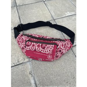 画像: BANDANA REMAKE PAISLEY FANNY PACK FROM US MADE BANDANA RED