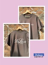 画像: THE DELUXE SUPPLY SCRIPT LOGO T-SHIRT BROWN
