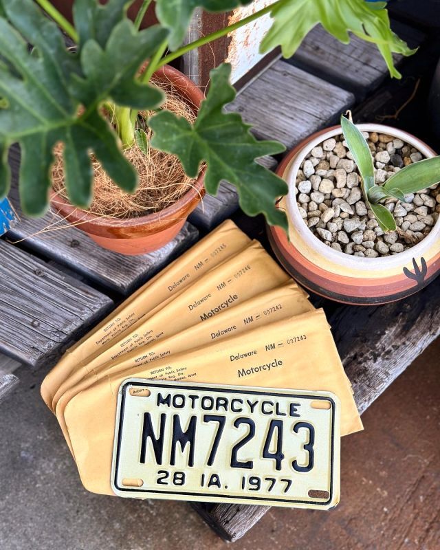 画像1: NOS 1977 VINTAGE MOTORCYCLE LICENSE PLATE