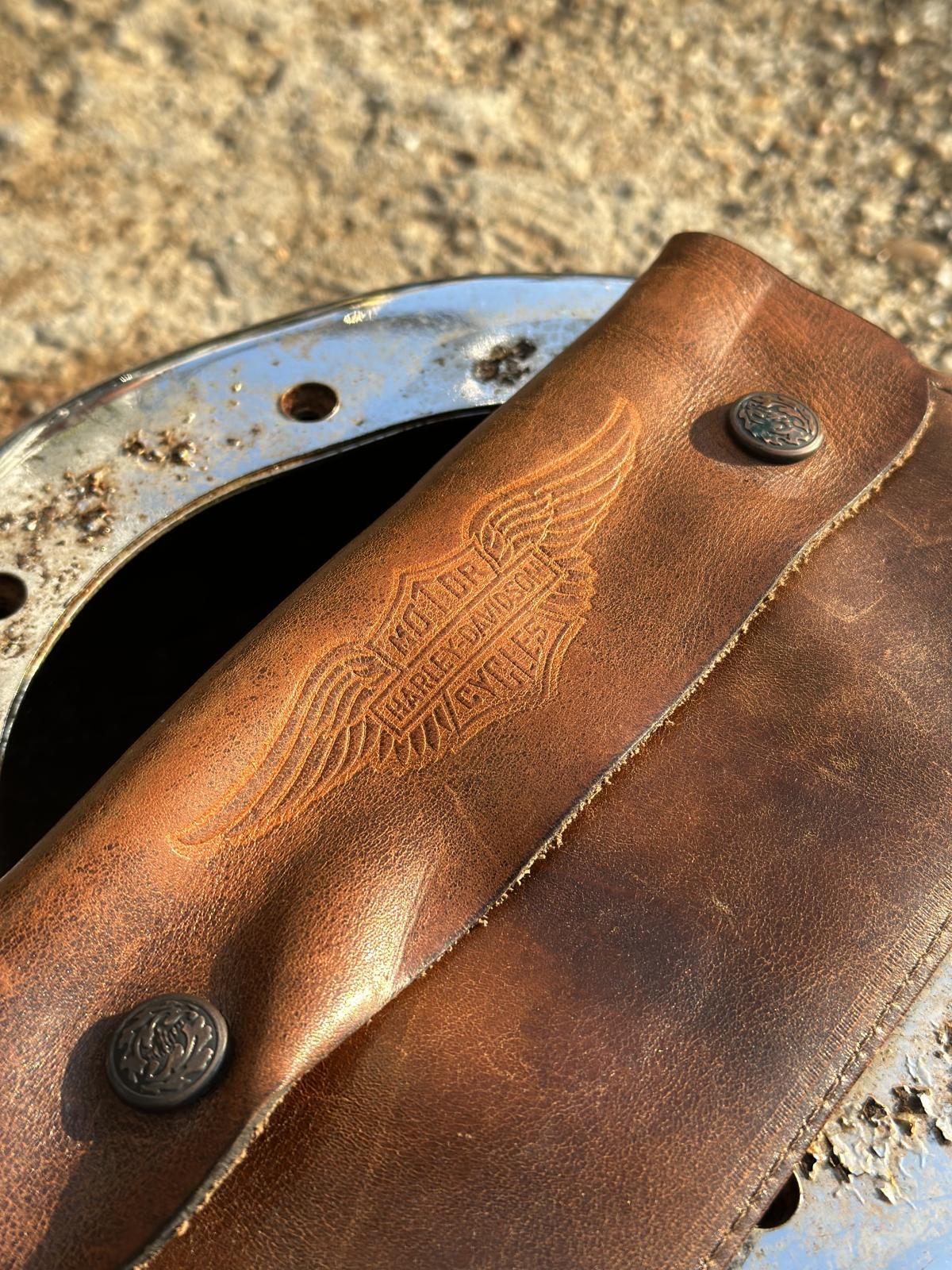 画像2: VINTAGE 70s HARLEY DAVIDSON BAR&SHIELD WING LOGO LETHER WALLET