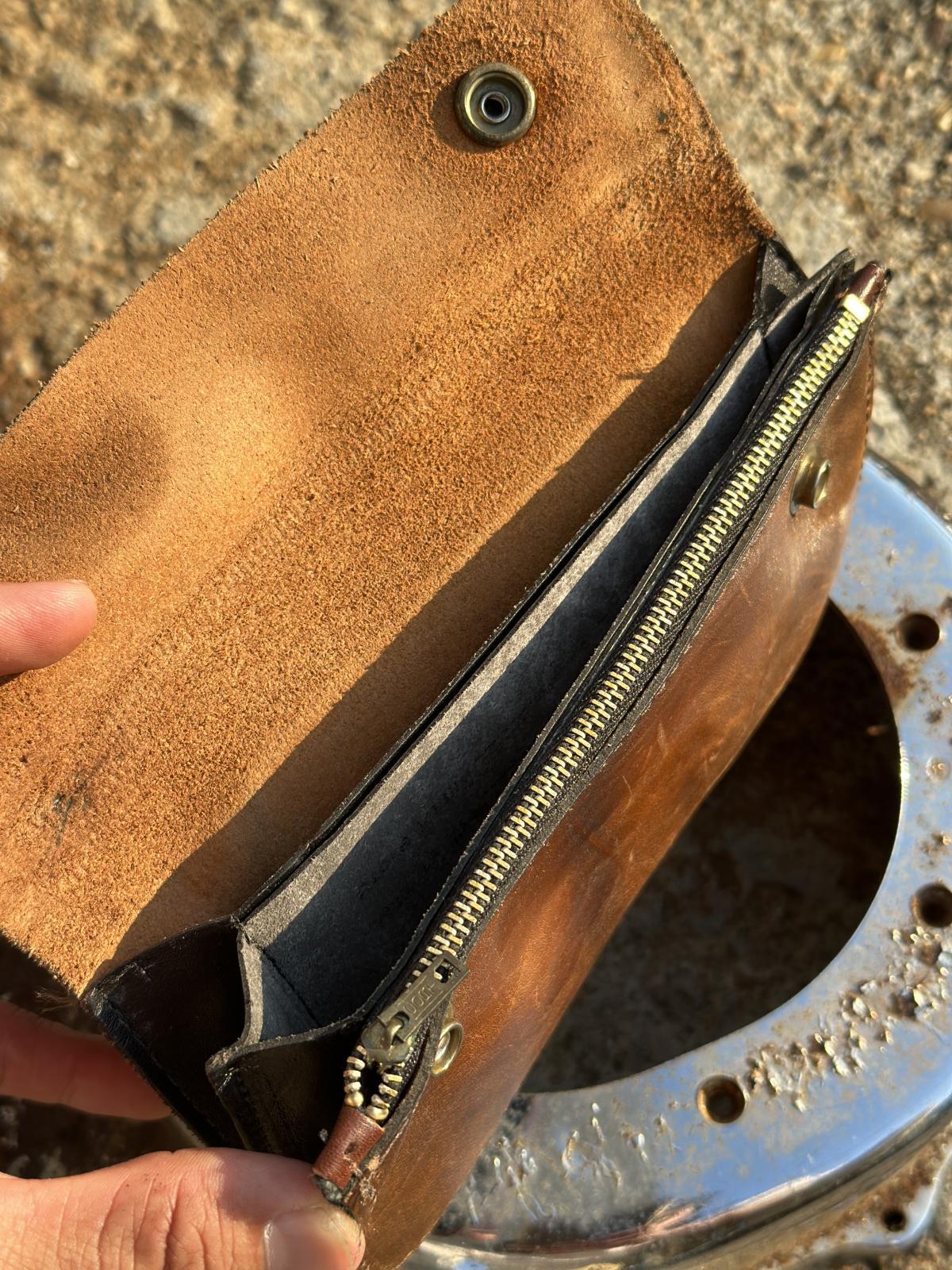 画像3: VINTAGE 70s HARLEY DAVIDSON BAR&SHIELD WING LOGO LETHER WALLET
